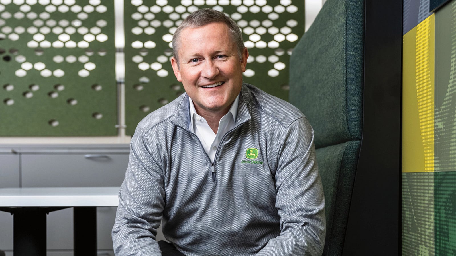 John C. May John Deere galvenajā mītnē