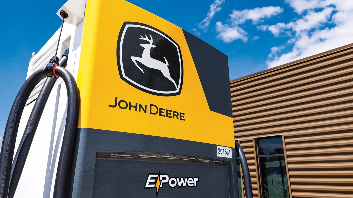 John Deere elektroauto uzlādes stacijas tuvāka apskate