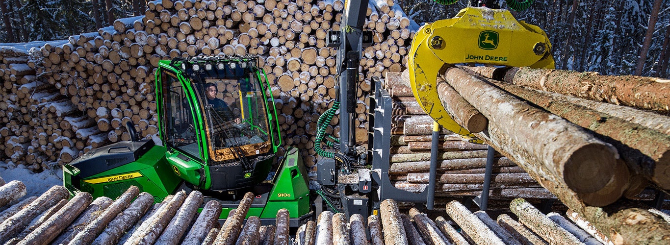 John Deere transportētājs