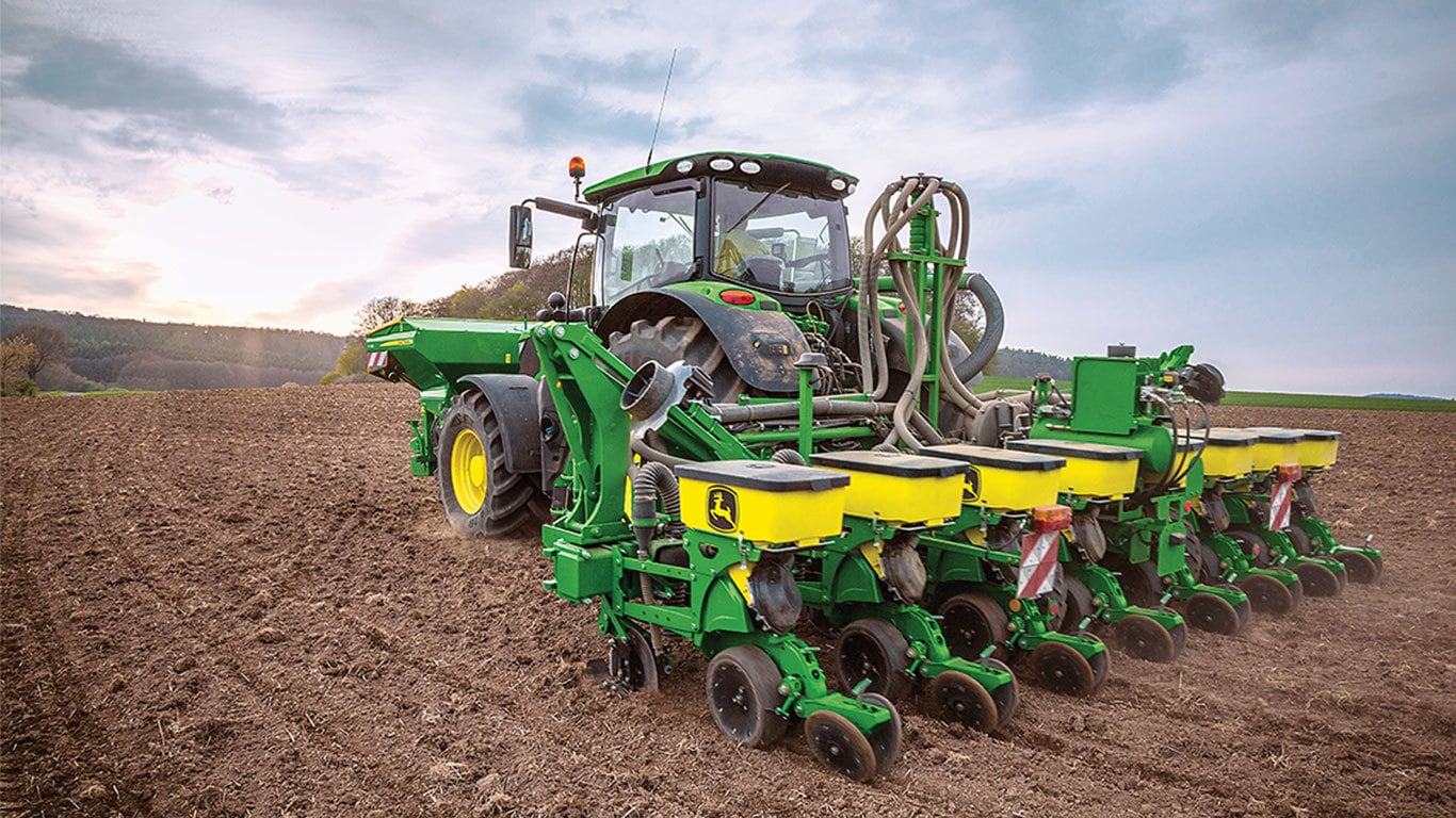 John Deere 6R traktors velk 1725NT 8 rindu stādītāju