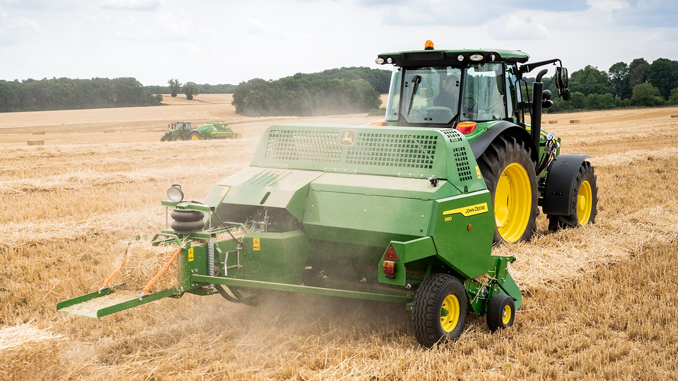 John Deere S180 mazo ķīpu prese