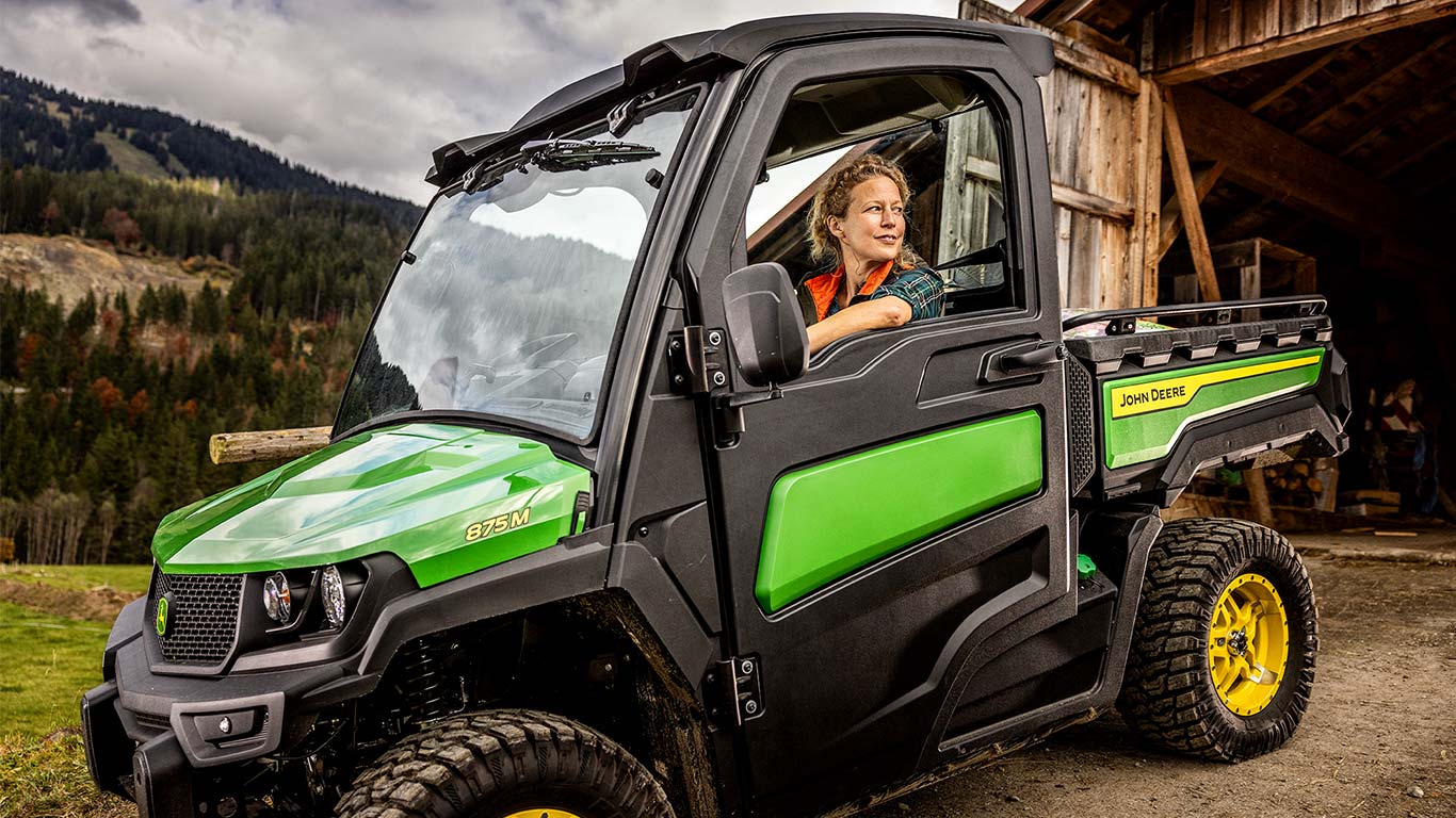 Gator universālie transportlīdzekļi, XUV865M, moderna kabīne