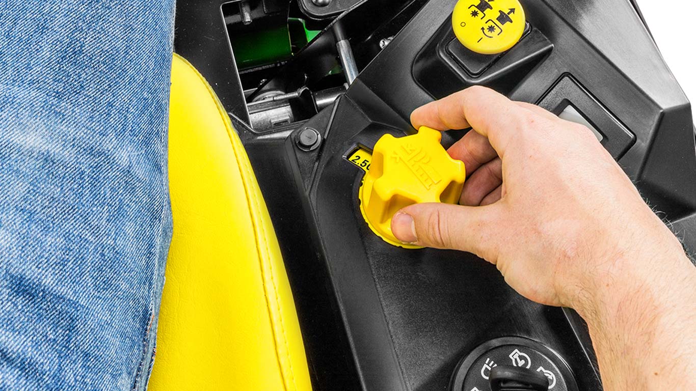 Ztrak komerciālie nulles rādiusa pagrieziena zāliena pļāvēji ar lielu dzinēju