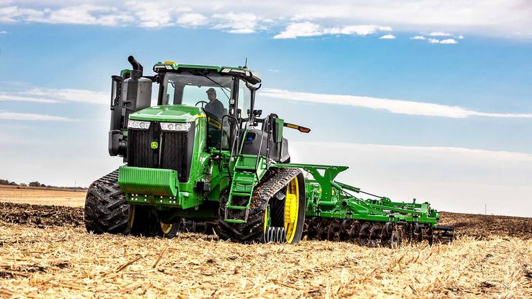 9. sērijas traktors l John Deere