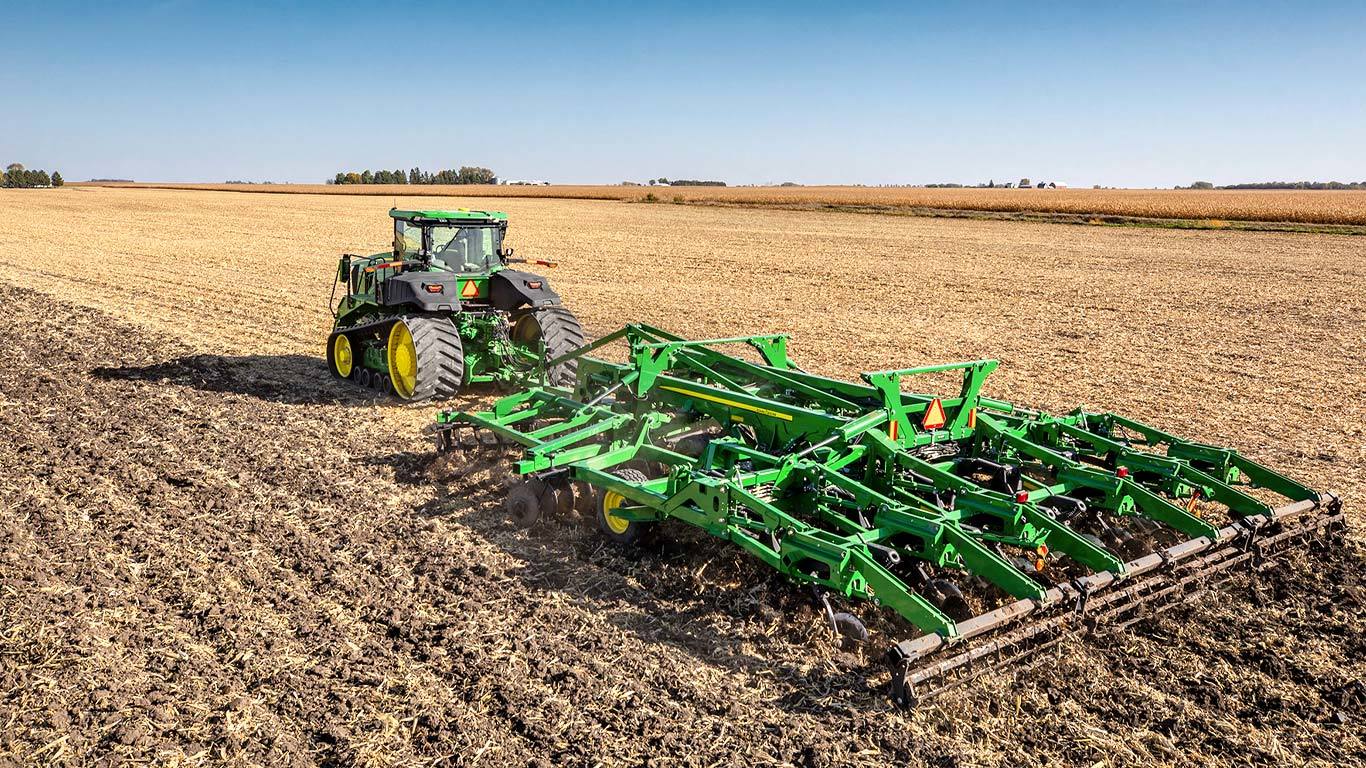 9. sērijas traktors l John Deere